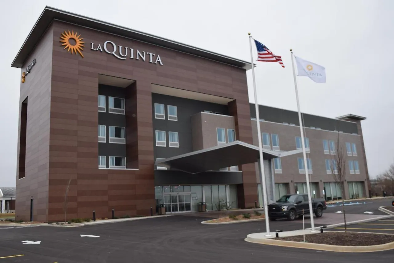 La Quinta Inn & Suites By Wyndham Louisville Ne - Old Henry Rd Hotel
