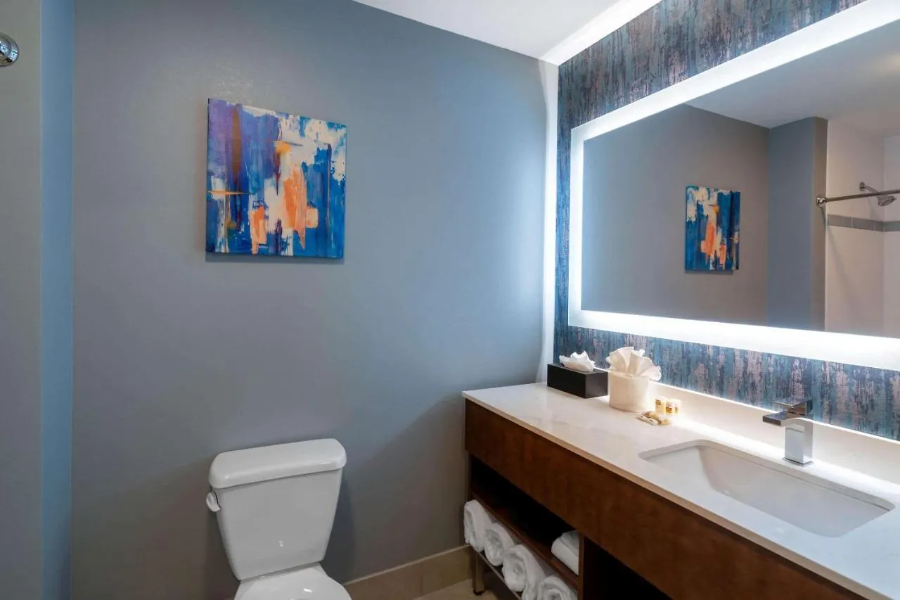 La Quinta Inn & Suites By Wyndham Louisville Ne - Old Henry Rd Hotel