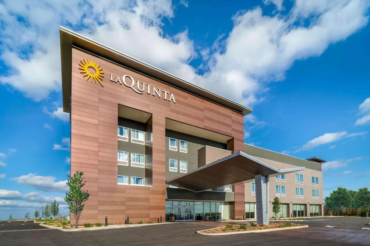La Quinta Inn & Suites By Wyndham Louisville Ne - Old Henry Rd Hotel