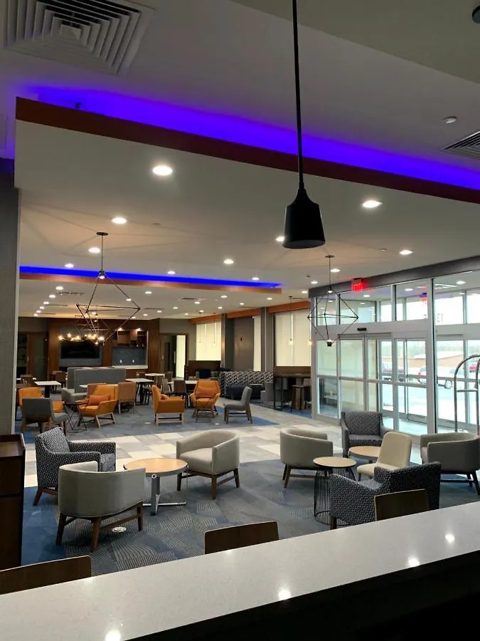 La Quinta Inn & Suites By Wyndham Louisville Ne - Old Henry Rd Hotel