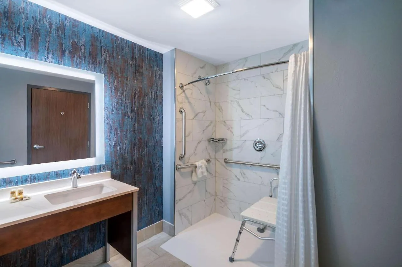 La Quinta Inn & Suites By Wyndham Louisville Ne - Old Henry Rd 2*,  United States